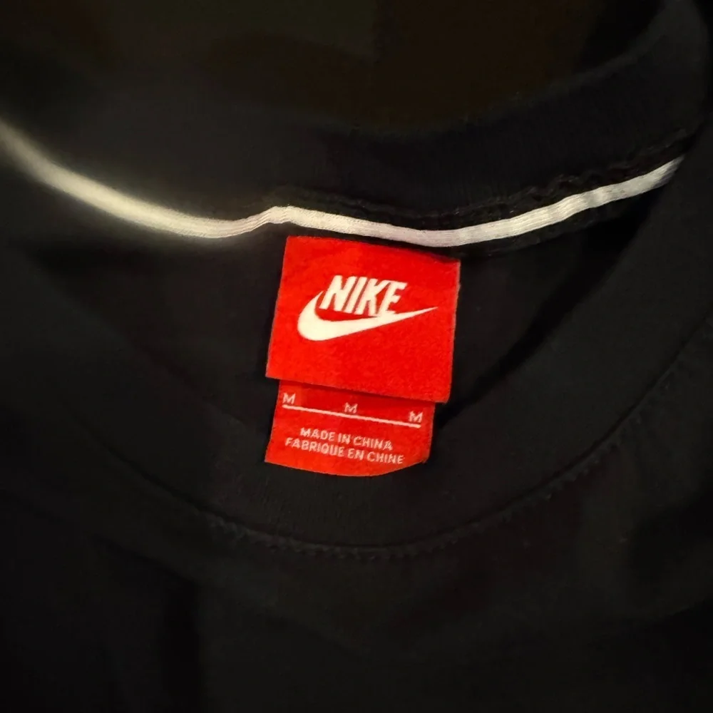 Nike Just Do It Long Sleeve Shirt Black Red Graphic Athletic Top Size Medium